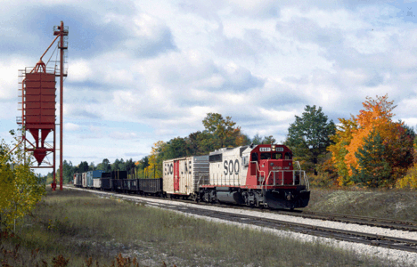 Soo Train passes Kinross